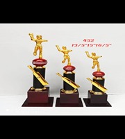Trophée de cristal moderne de qualité supérieure Récompenses sportives exclusives pour les champions de match de football pour les cadeaux de bienvenue des salons