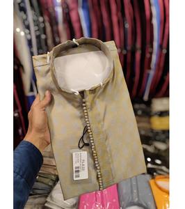 Kurta en jacquard de soie douce d'aspect de qualité supérieure pour hommes avec une coupe confortable et un tissage élégant pour les vêtements de mariage Fournisseur indien - Product Image 2