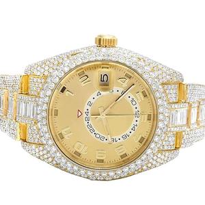 Reloj de diamantes totalmente dorado de calidad superior con esfera de banda de acero inoxidable de diseño de lujo disponible a un precio asequible - Product Image 1