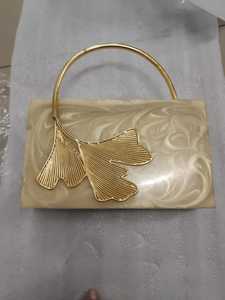 Monederos de resina hechos a medida con adornos de latón ideales para reventa por tiendas de accesorios de moda para reventa - Product Image 2