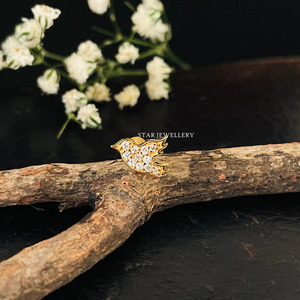 Piercing oiseau en diamant naturel en or massif 14 carats pour Helix, Tragus, lobe d'oreille, conque, Rook Fine Jewelry. - Product Image 1
