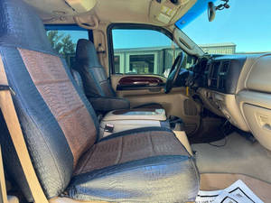2005 Ford Excursion Limited 4WD 4dr SUV Dirección izquierda Asientos de cuero Trasero Venta al por mayor Coche usado a la venta Opción barata disponible - Product Image 6