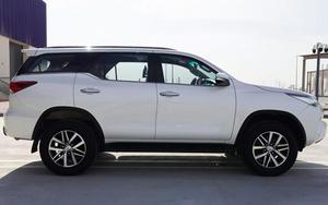 Toyota Fortuner SUV 2017, 4.1-6L Turbo, Automática, Gasolina, 5 Plazas, 25001-50000 Millas - Product Image 3