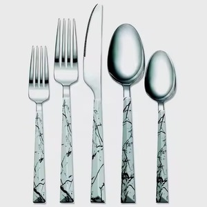 ชุดช้อนส้อมและช้อนมือจับสี่เหลี่ยมลายหินอ่อนขัดเงาสีเงินสุดพิเศษ - Product Image 3