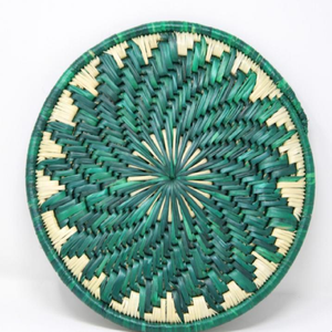 Grande plaque murale unique en herbe moonj avec un motif en spirale bleu et jaune segmenté, disponible au prix de gros. - Product Image 3