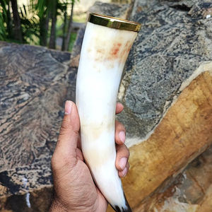 Ensemble de cornes à boire vikings avec support, style Art déco, mariage, cornes de buffle naturelles faites à la main - Product Image 1