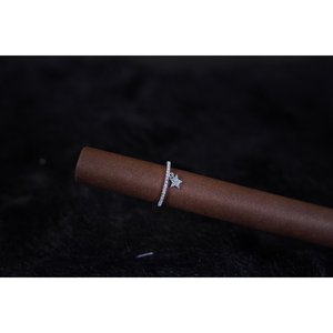 Anillo Geométrico de Plata de Ley Bañado en Rodio con Engaste de Bisel - Product Image 1