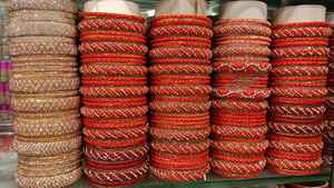 Designer Kundan Latkan Bangles Bijoux de travail en pierre élégants en alliage de zinc Meilleur prix garanti pour une tenue décontractée de mariage - Product Image 4