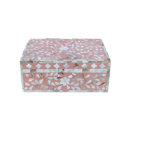 Boîte à souvenirs en nacre faite à la main de style vintage avec logo personnalisé - Product Image 2