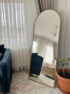 Espejo de pared texturizado decorativo de metal en forma de D moderno diseño único para la decoración de venta a granel del hogar - Product Image 5