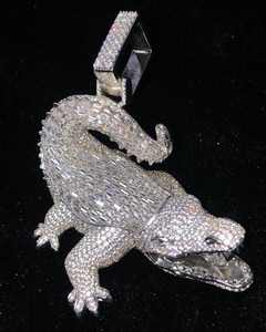 Colgante de Plata de Ley S925 con Diseño 3D de Cocodrilo Salvaje, Brillante con Diamantes de Moissanita, Joyería Hip Hop Personalizable - Product Image 1