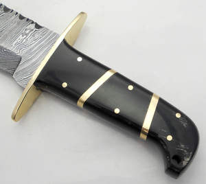 Cuchillos de caza de acero D2 hechos a mano personalizados con mango de cuerno Cuchillo Bowie de alto pulido con Funda de cuero. - Product Image 4