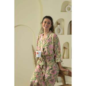 Robe de plage ample à manches longues et col en V en 100 % coton, motif Hibiscus, avec ceinture – Accessoire de maillot de bain irrésistible - Product Image 3