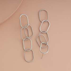Pendientes de Moda Chapados en Oro 184267 con Diseño Geométrico en Forma de Flor, Aleación de Latón y Cobre, Zirconia, Perla, Diamante, Número Religioso para Fiestas - Product Image 5