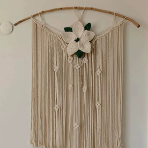 Suspension murale ronde en macramé vert avec perles en bois pour une décoration intérieure élégante, salon, chambre à coucher et décoration intérieure en provenance d'Inde - Product Image 1