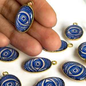 Résultats de résine de charme de verre d'oeil psychédélique de conception unique de qualité supérieure pour des bijoux artisanaux uniques - Product Image 1