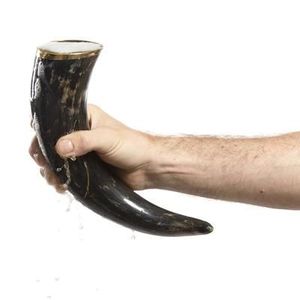 Taza de cerámica de cuerno vikingo festivo hecho a mano para hidromiel y cerveza para fiestas navideñas y alegrías navideñas - Product Image 3