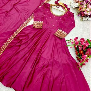 Robe de soirée en soie de créateur Pent and Dupatta - Product Image 1