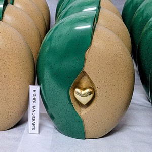 Nouvelle urne funéraire en forme de cœur vert pour cendres humaines, urne funéraire pour adultes, en aluminium, métal, commémorative, directement de l'usine - Product Image 1