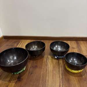 Cuenco de bronce de estilo tradicional hecho a mano para terapia de sonido y artesanía de metal curativo de Chakra - Product Image 4