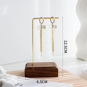 Support de bijoux en or simple parfait pour afficher des colliers, des bracelets et des boucles d'oreilles avec un design minimaliste élégant pour la maison - Product Image 5