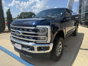 Ford F-250 Super Duty Lariat Crew Cab 4WD Diésel Automático 2024 Usado Limpio con Interior de Cuero Oscuro R18 - Product Image 2
