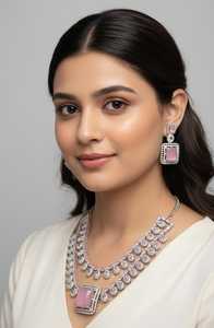 Conjunto de Collar y Aretes Roseluxe Royal Pink Crystal, Piedra central de corte cuadrado rosa de calidad premium - Product Image 3