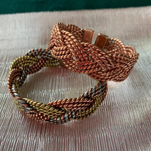 Bracelet unisexe en cuivre de haute qualité et tendance 6 aimants puissants Technique gravée personnalisée Lampe au sel Poignets Bracelet Soulagement de l'arthrite - Product Image 1