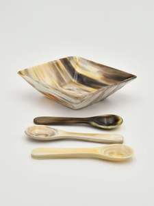 Juego tradicional de cucharas de cuerno de búfalo hechas de cuerno natural con detalles artesanales para una cena casera ecológica - Product Image 2