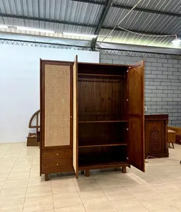 Armoire en rotin de style mid-century, en bois massif, quatre portes, avec tiroirs de rangement - Product Image 2