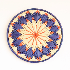 Plato de pared de hierba moonj bohemio con diseño de estrella azul índigo y naranja vibrante, disponible a precios mayoristas. - Product Image 1