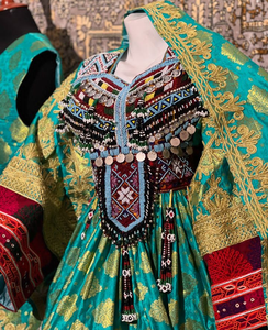 Nouvelle robe afghane Kuchi faite à la main de meilleure qualité pour les femmes avec de lourds motifs de broderie et de belles manches - Product Image 4