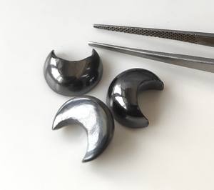 Vente en gros d'hématite naturelle en forme de croissant de lune 8mm-30mm demi-lune dos plat pierre précieuse en vrac pour la fabrication de bijoux - Product Image 4