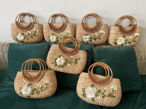 Nouvelle Collection de sacs à main en jacinthe d'eau de style vintage élégamment ouverts et fermés fièrement fabriqués au Vietnam avec deux poignées écologiques - Product Image 2