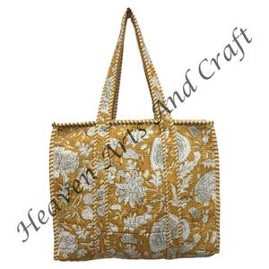 Bolso de mano acolchado con estampado de bloques de lujo de nuevo diseñador con asa superior para ir de compras, viajar y uso informal en la playa para mujeres India - Product Image 4