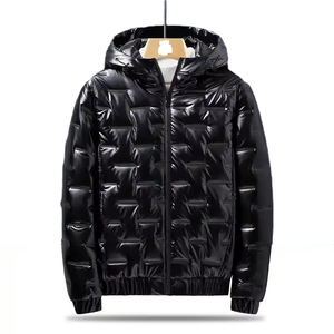 Chaqueta de Plumón Personalizada con Logotipo OEM de Alta Calidad, Chaqueta Gruesa con Capucha para Hombre, Chaqueta de Invierno Moderna, Chaqueta Bomber Brillante para Hombre - Product Image 3