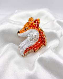 Hermoso Broche Bordado a Mano con Cuentas Brillantes para Bodas, Fiestas y Accesorios de Celebración - Product Image 1