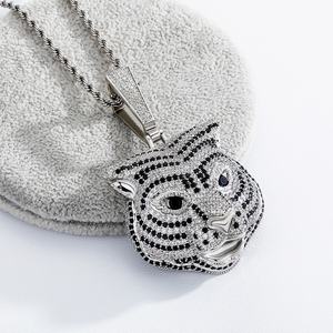 Colgante de cabeza de tigre chapado en oro de latón de lujo con Zirconia cúbica moda CZ exquisita joyería de Hip Hop con forma de Animal para hombres y mujeres - Product Image 6