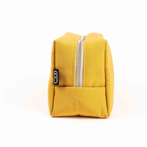 Pochette de maquillage de voyage en nylon haute capacité sac cosmétique réutilisable avec fermeture à glissière et conception vierge pour impression de lettres personnalisées - Product Image 3