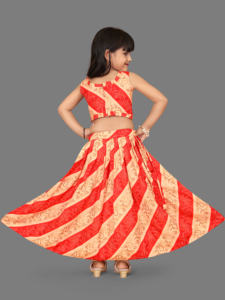 ชุดเลเฮนกาโชลีแบบดั้งเดิมสีแดงลายบันดานี แห้งเร็ว ความยาวคลุมเท้า สำหรับเด็ก ยี่ห้อโชรยัม แฟชั่น |   ชุดงานแต่งงานเทศกาลดีวาลีสำหรับเด็กผู้หญิงทุกคน - Product Image 4