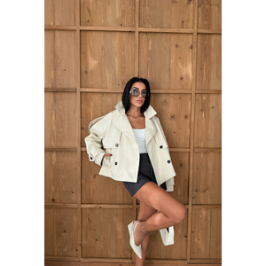 Gabardina para Mujer CROP BOYFRENCH TRAIN, Diseño Elegante con Detalles en Piedra para Mujeres con Sentido de la Moda - Product Image 6