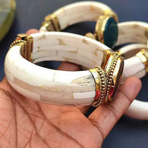 กำไลข้อมือทองเหลืองสไตล์วินเทจทำด้วยมือสุดหรูกำไลข้อมือทองเหลืองมีรายละเอียดที่เป็นมิตรกับสิ่งแวดล้อมสำหรับงานแต่งศิลปะการสะสมบูติก - Product Image 3