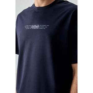 เสื้อยืดพิมพ์ลายผ้าฝ้ายผสมเนื้อนุ่มทรงโอเวอร์ไซส์สีน้ำเงินกรมท่าสำหรับผู้ชาย Air Jones - ผ้าหนา ใส่สบายๆ - Product Image 3