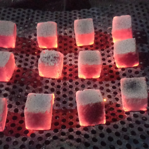 สร้างขึ้นด้วยแม่พิมพ์ที่ทำจากกะลามะพร้าวบริสุทธิ์ถ่านบาร์บีคิวถูกสร้างขึ้น - Product Image 1