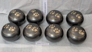 Urna Funeraria para Mascotas con Grabado de Huella Dorada |   Urnas Funerarias de Metal para Mascotas al por Mayor - Product Image 3