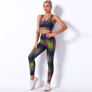 Ensemble de yoga pour femmes, jupe-short rouge, personnalisé, de haute qualité, sans couture, uni, 2 pièces, sans manches, taille élastique, vêtements de sport pour la salle de sport - Product Image 6