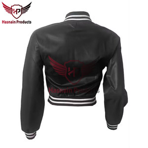 เสื้อแจ็คเก็ตบอมเบอร์ยอดนิยมของผู้หญิงหนังแกะแบบกําหนดเองคุณภาพระดับพรีเมียมพร้อมตัวปิดปุ่ม - แฟชั่นชุดชั้นนอกออกแบบล่าสุด - Product Image 4