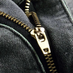 Venta al por mayor 2025 de los hombres de cintura media Hip Hop Jeans Shorts con estilo patrón sólido Denim Short Regular Fit 100% algodón - Product Image 4