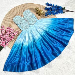 Les enfants portent Bollywood inspiré magnifique couleur pure Chinon soie tissu Unique motif point longue longueur robe pour la vente en ligne - Product Image 5