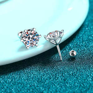 Boucles d'oreilles clous en moissanite radiante 1-4 carats, bijoux ronds éblouissants pour femmes - Product Image 4